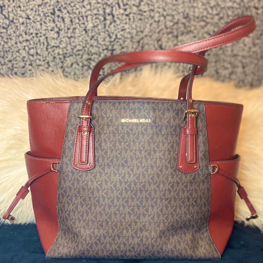 MK Classic Michael Kors Leather Monogram Handbag